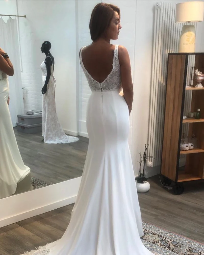 Robe de mariée sirène élégante à col en V et dos nu, bretelles spaghetti, avec appliques en dentelle
