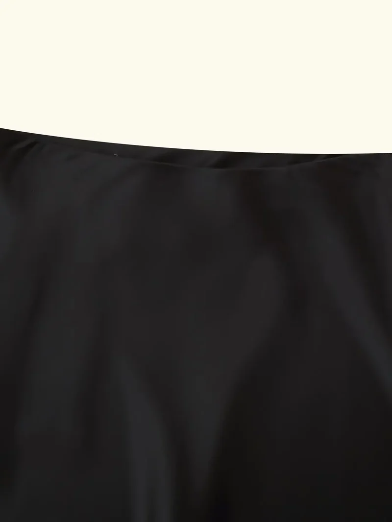 Ensemble haut et jupe midi en satin noir et dentelle