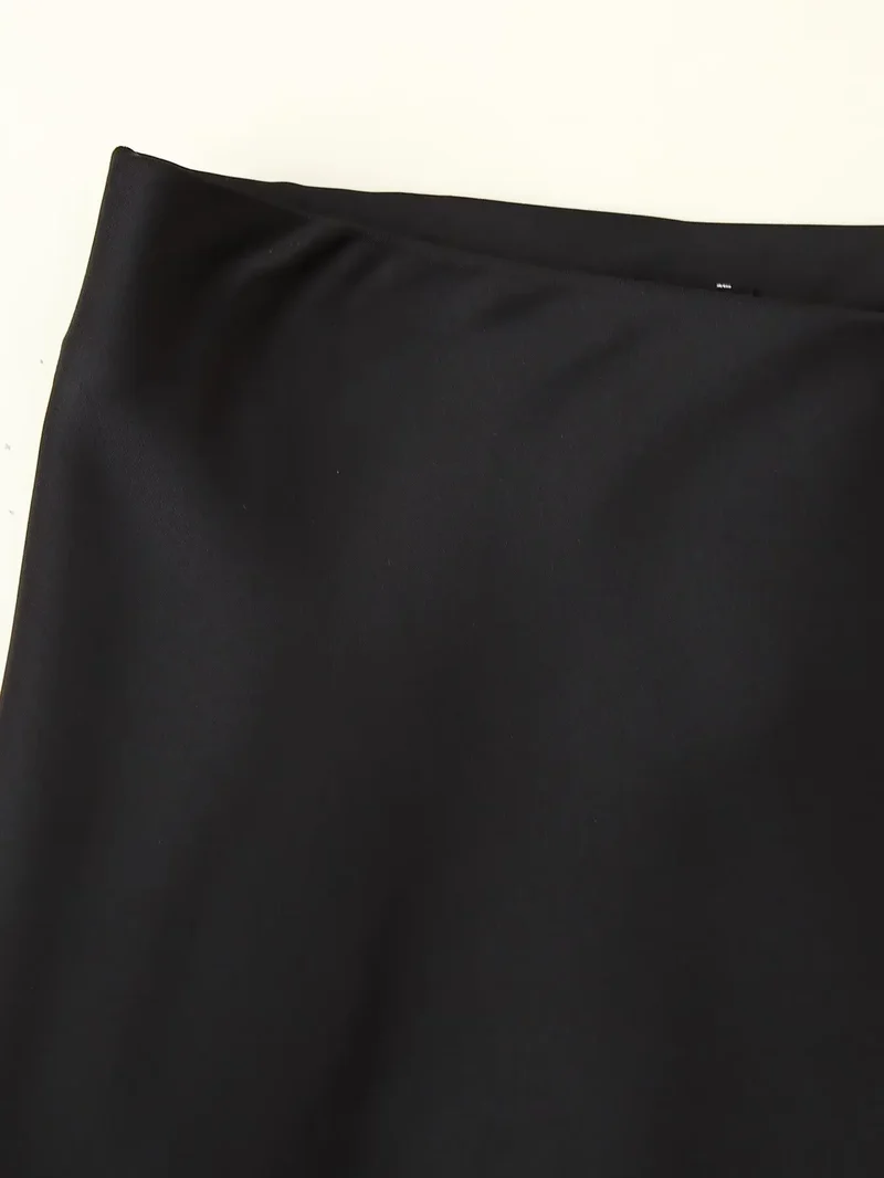 Ensemble haut et jupe midi en satin noir et dentelle