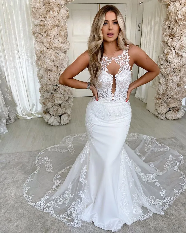 Robe de mariée sirène élégante en satin à bretelles spaghetti et dos nu avec de magnifiques appliques en dentelle