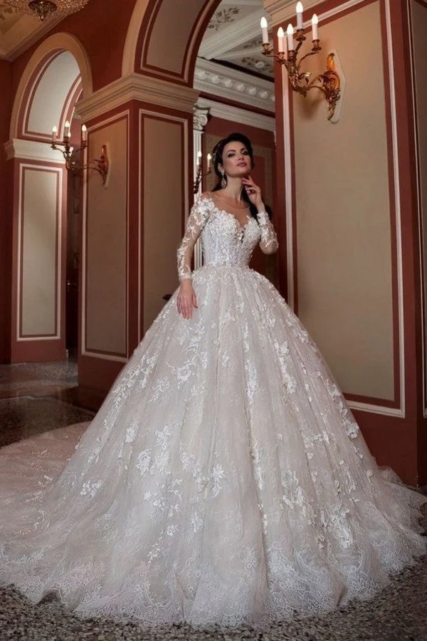 Robe de mariée élégante à manches longues, coupe trapèze, en dentelle et perles, avec traîne chapelle