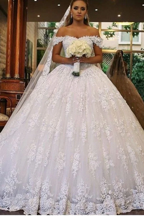 Robe de mariée luxueuse en dentelle à épaules dénudées avec grande traîne et voile