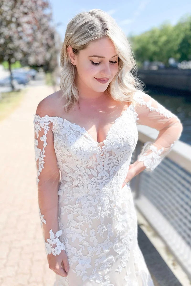 Robe de mariée sirène élégante à épaules dénudées et manches longues, décolleté en cœur, avec appliques en dentelle