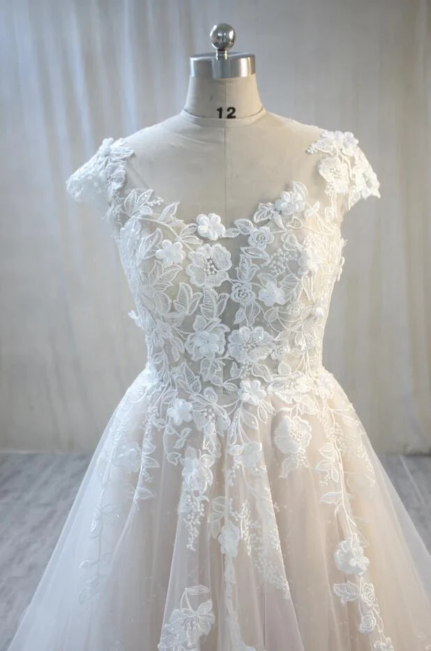 Robe de mariée élégante, coupe A-Line, dos nu, longueur au sol, avec appliques en tulle et dentelle