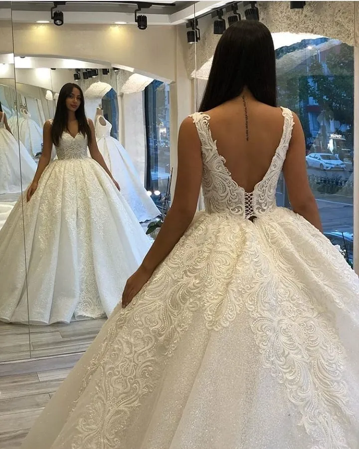 Robe de mariée élégante à bretelles spaghetti et dos nu avec appliques en dentelle