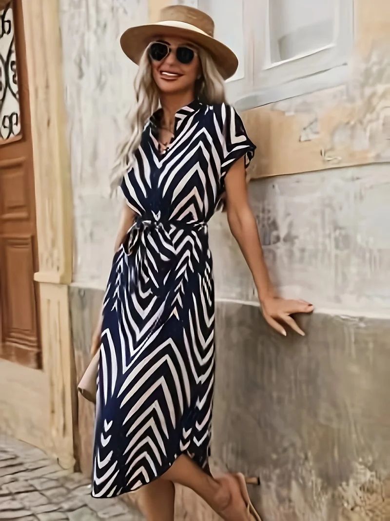 Robe en coton bleu et blanche rayée de plage