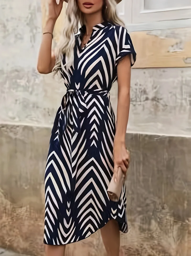 Robe en coton bleu et blanche rayée de plage
