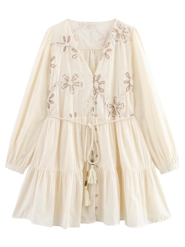 Robe beige bohème brodée