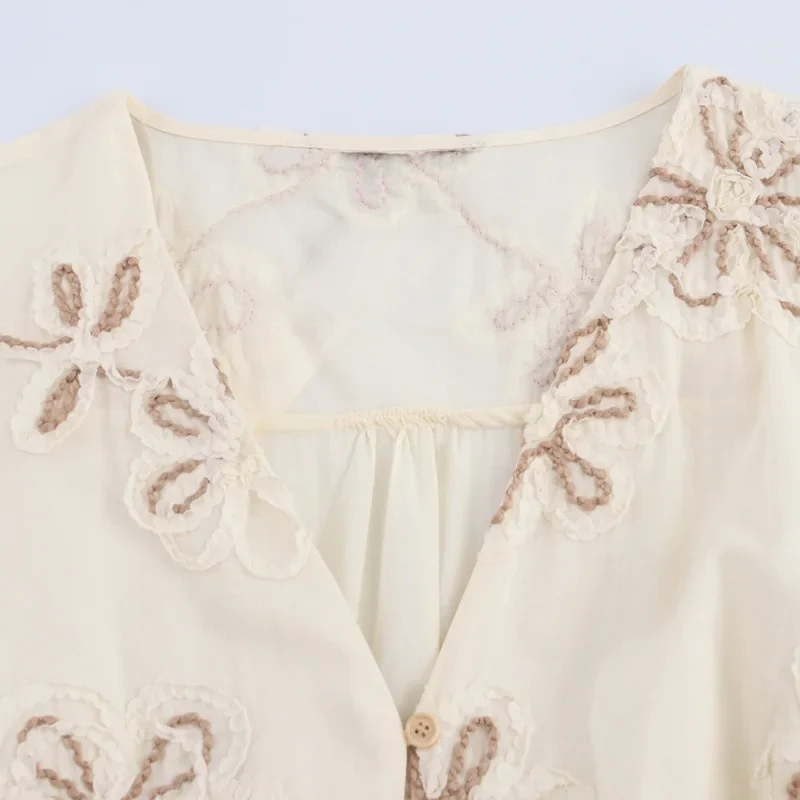 Robe beige bohème brodée