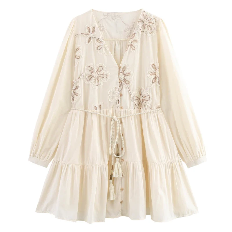 Robe beige bohème brodée