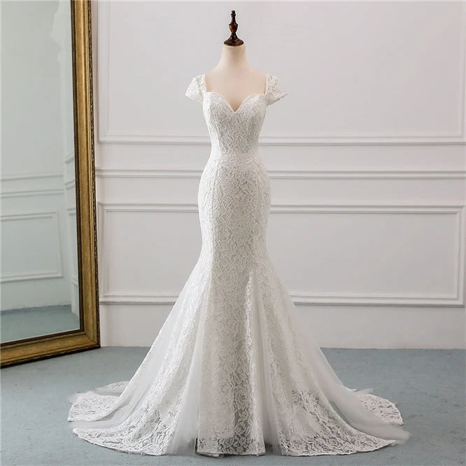 Robe de mariée sirène élégante en dentelle avec manches courtes et traîne