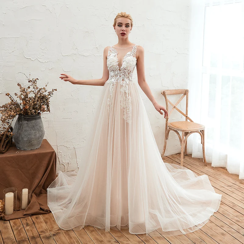 Robe de mariée en tulle, coupe A-line, décolleté bateau, dentelle florale et dos nu
