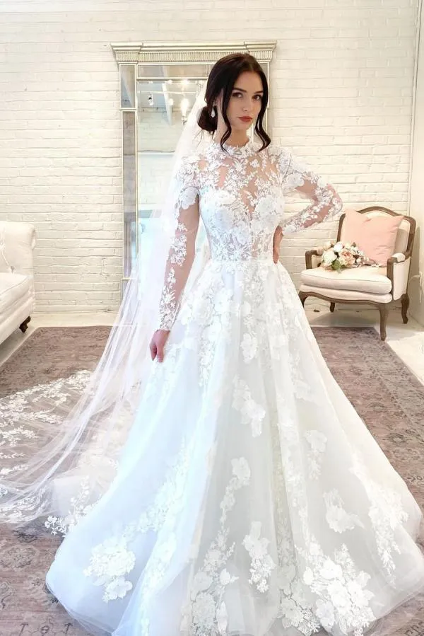 Robe de mariée élégante à col haut et coupe trapèze, avec manches en dentelle et dos ouvert