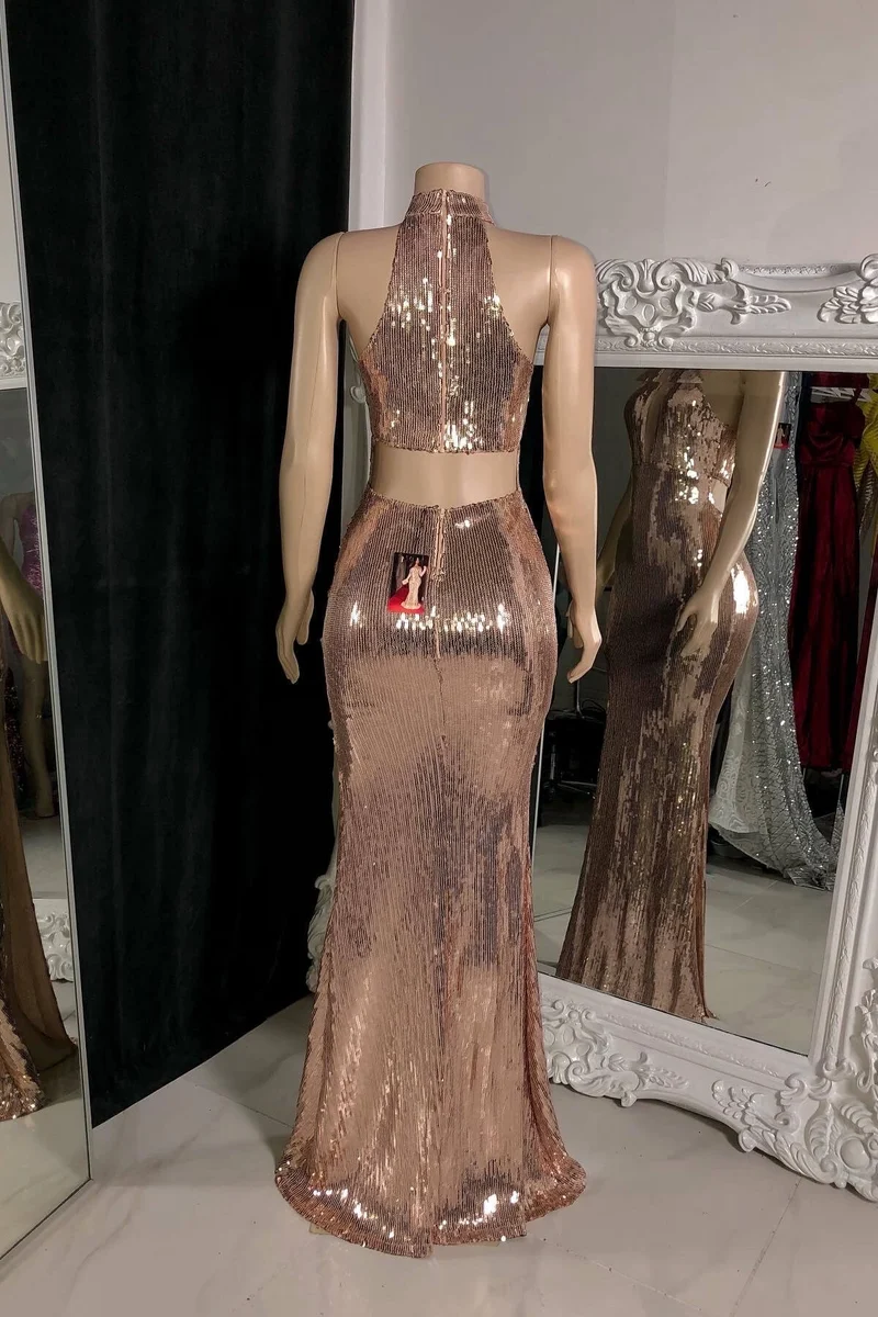 Robe de bal élégante à paillettes roses, col licou, longue fente