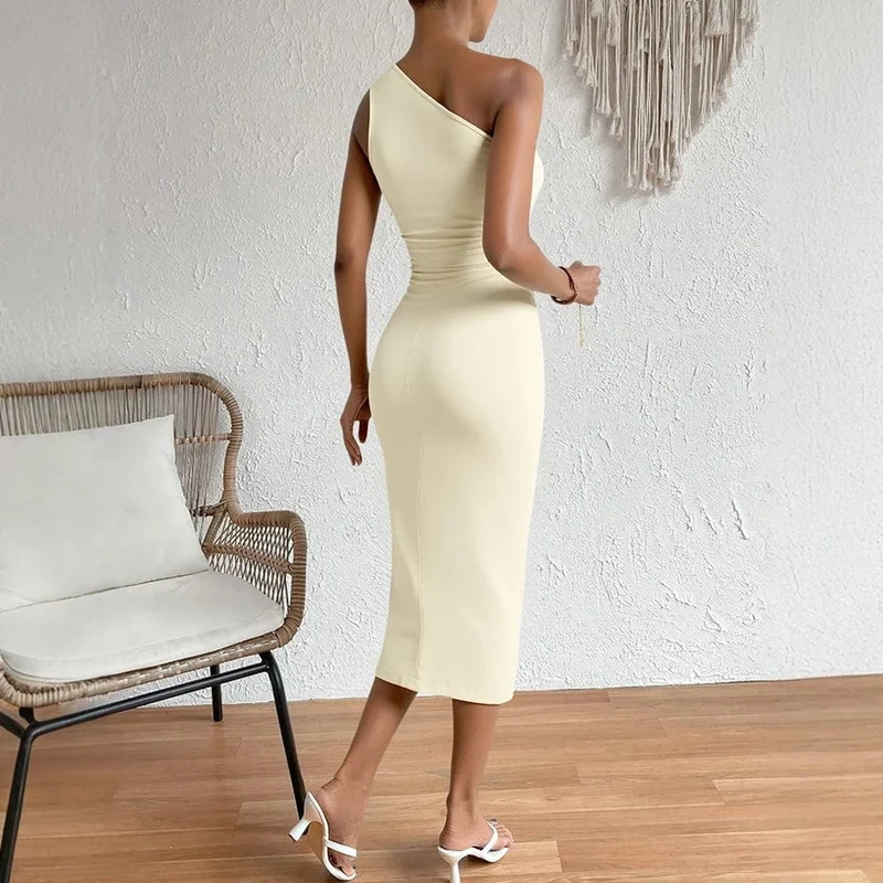 Robe de soirée écru moulante à une épaule