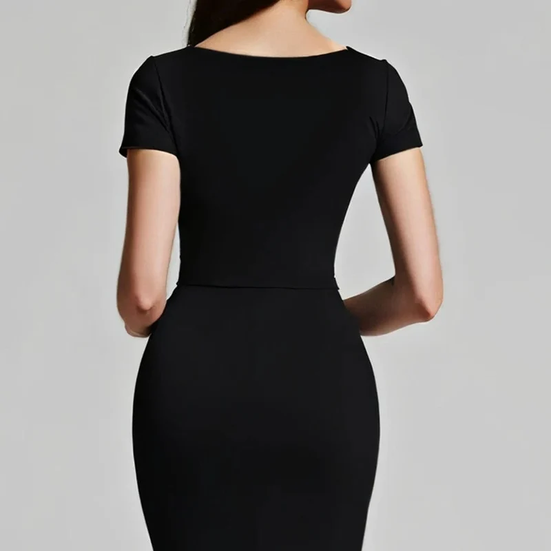 Robe de cocktail chic noire manches courtes