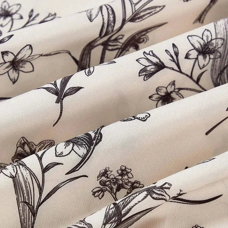 Robe de cocktail fleurie courte décolleté carré