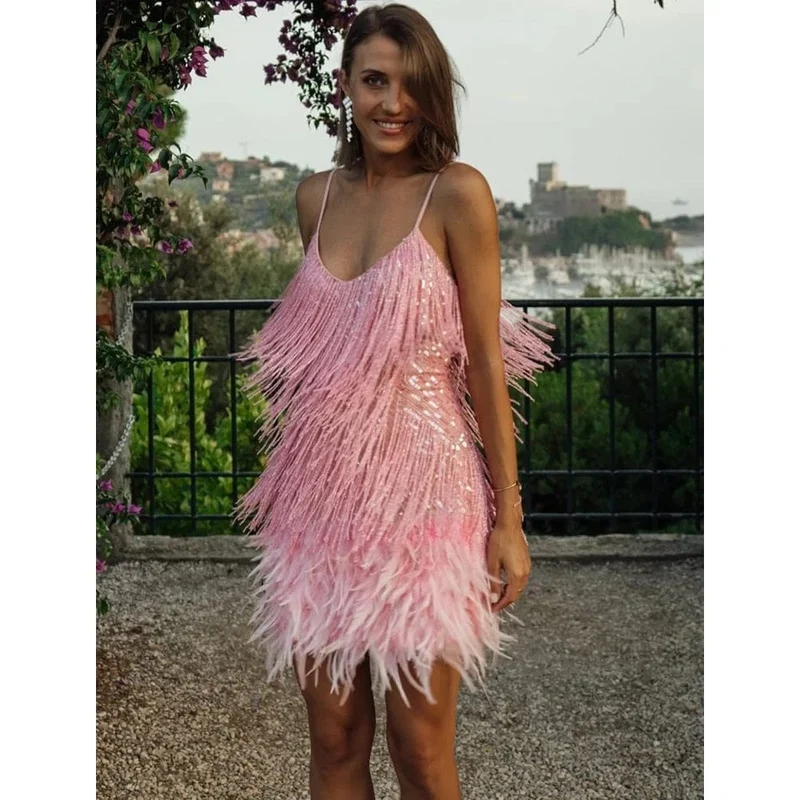 Robe de soirée courte à franges et plumes