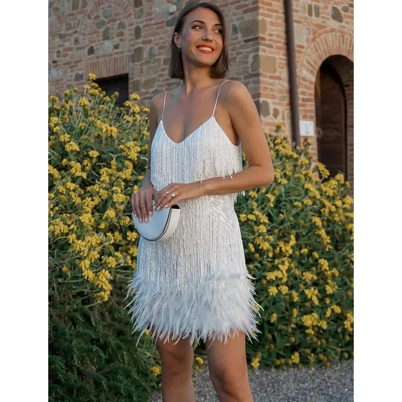 Robe de soirée courte à franges et plumes