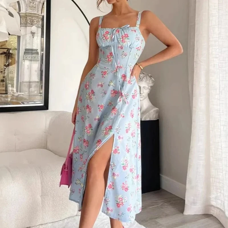 Robe fleurie midi avec fente latérale et encolure carrée
