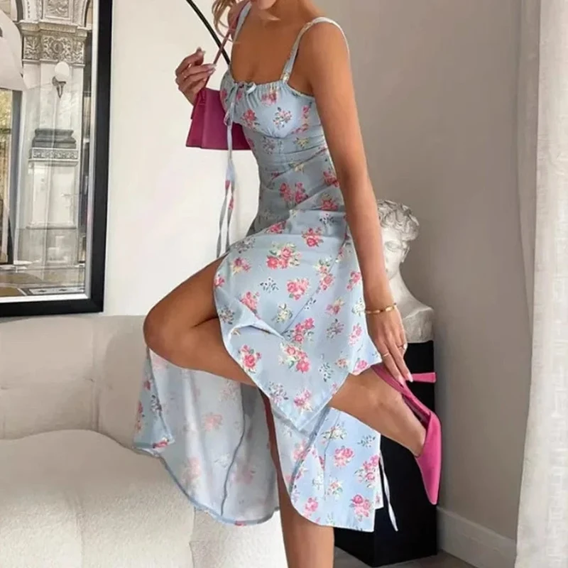 Robe fleurie midi avec fente latérale et encolure carrée