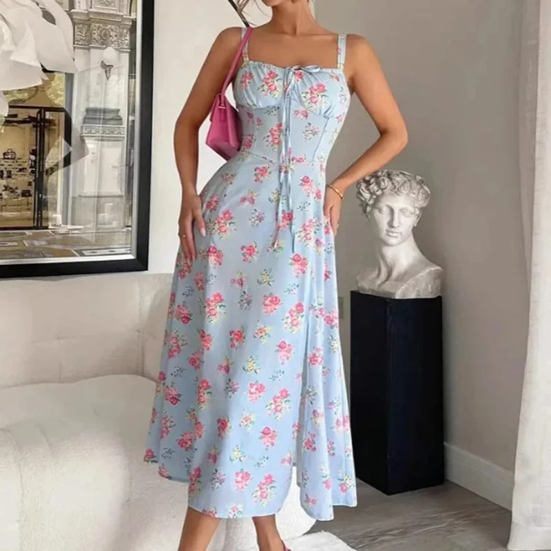 Robe fleurie midi avec fente latérale et encolure carrée