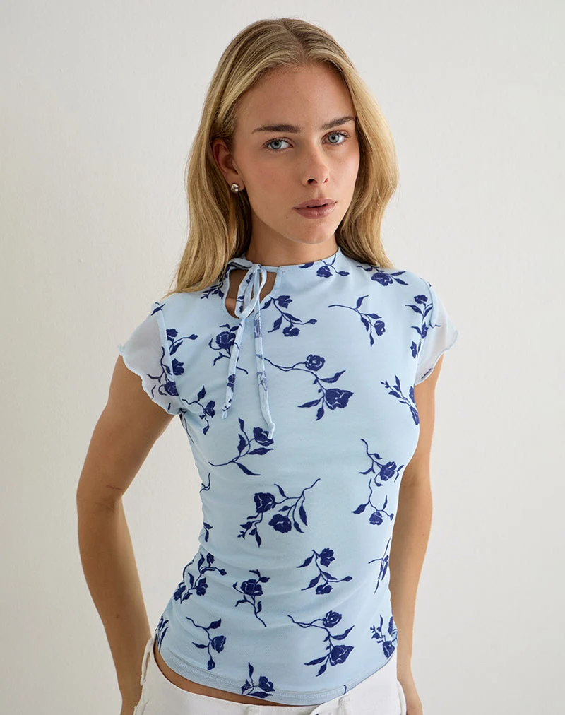 Haut « Keyhole » Jiwon, bleu clair à motif de feuilles fines