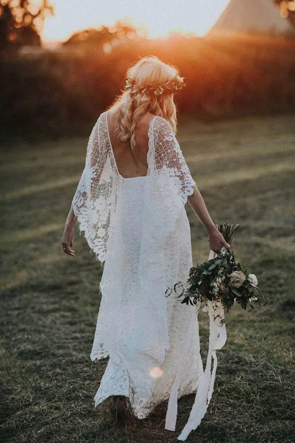 Robe de mariée fourreau romantique en dentelle à manches chauve-souris pour femme