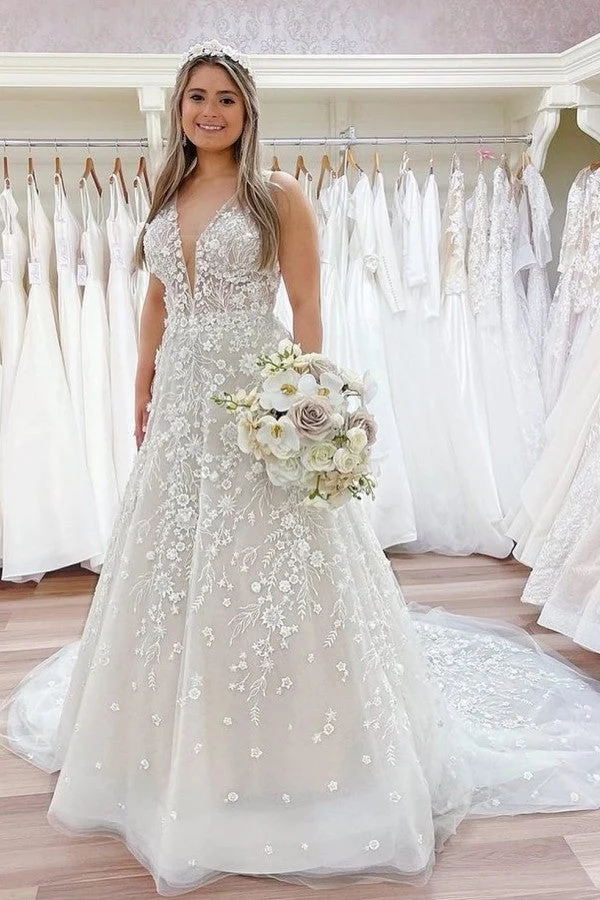 Robe de mariée luxueuse en dentelle, coupe trapèze, col en V, avec appliques et traîne