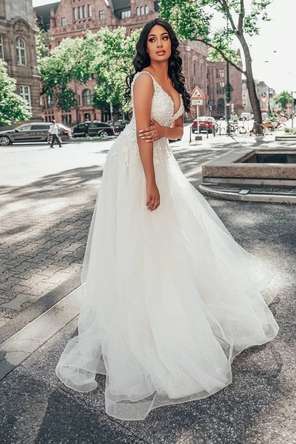 Robe de mariée élégante en tulle à décolleté en V profond et appliques en dentelle florale
