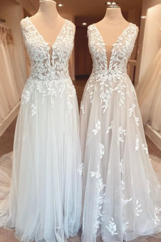 Robe de mariée trapèze décolletée en cœur, dos nu, volants avec appliques en dentelle