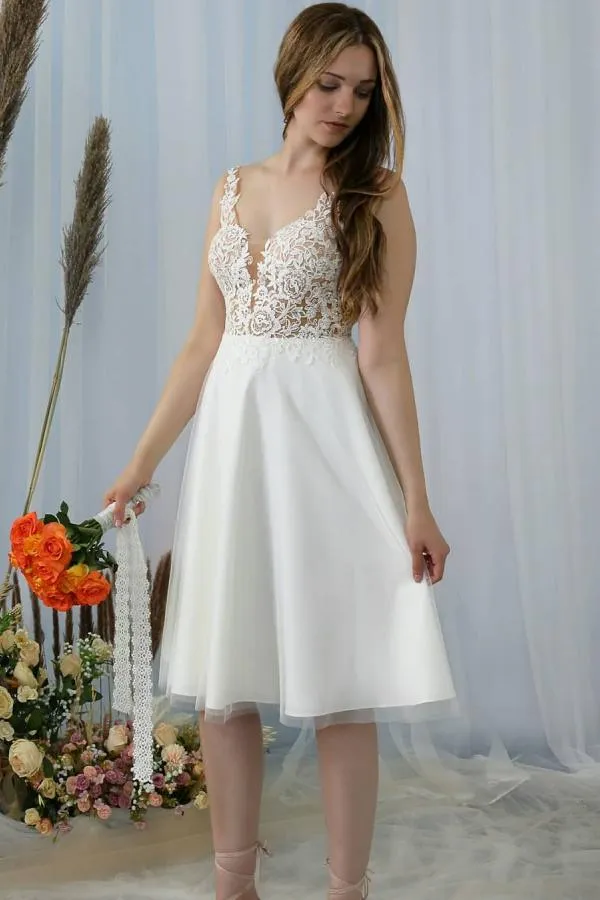 Robe de mariée élégante en dentelle, longueur genou, coupe trapèze, col en V