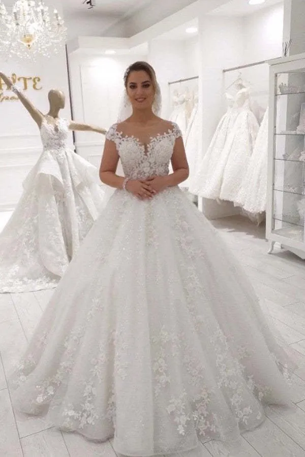 Robe de mariée élégante coupe trapèze sans manches avec appliques en dentelle et volants