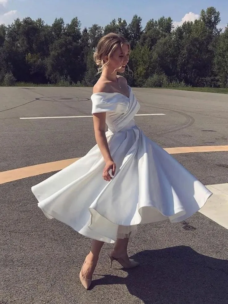 Robe de mariée princesse élégante dos nu avec décolleté en cœur et dentelle appliquée et tulle