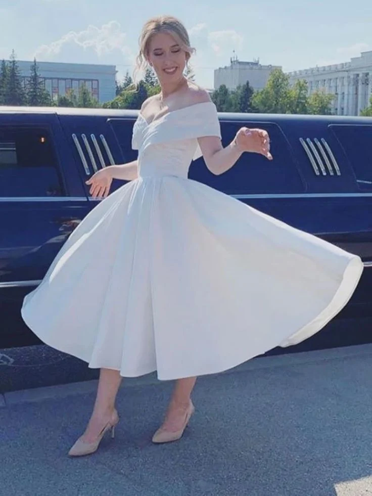 Robe de mariée princesse élégante dos nu avec décolleté en cœur et dentelle appliquée et tulle