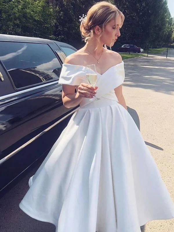 Robe de mariée princesse élégante dos nu avec décolleté en cœur et dentelle appliquée et tulle