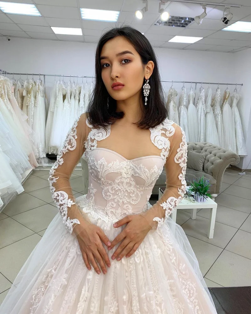 Robe de mariée princesse élégante en tulle à épaules dénudées et manches longues