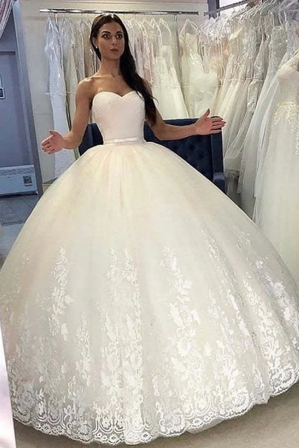 Robe de mariée élégante à bretelles spaghetti, coupe trapèze, avec paillettes et dentelle