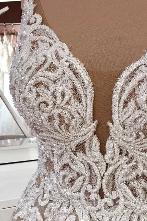 Robe de mariée princesse en tulle et dentelle, coupe trapèze, décolleté en cœur : élégante et romantique