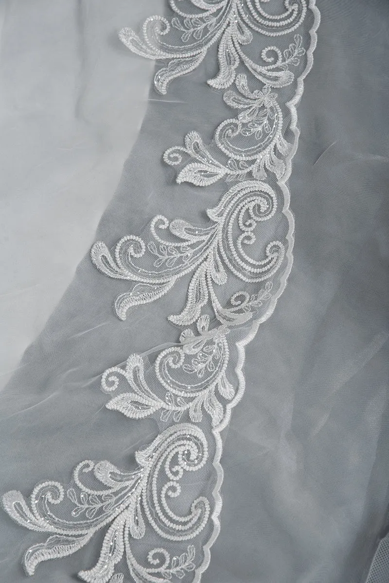 Robe de mariée trapèze à col en V avec volants, tulle et appliqués