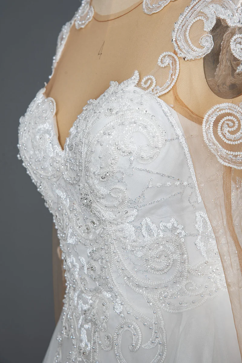 Robe de mariée trapèze à col en V avec volants, tulle et appliqués