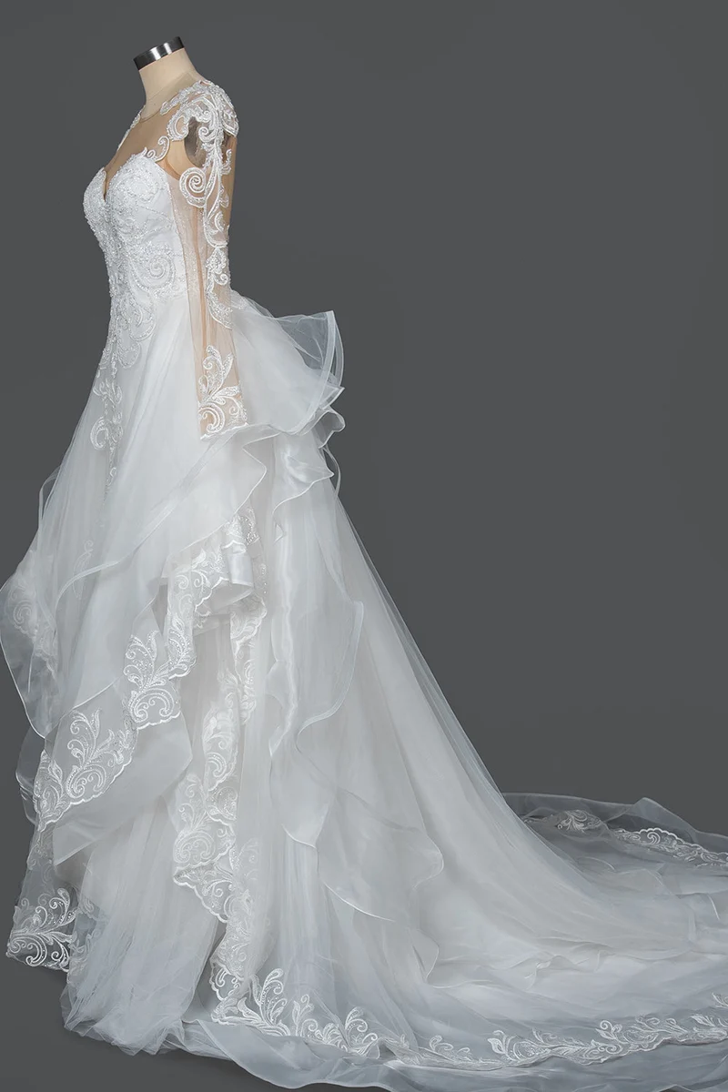 Robe de mariée trapèze à col en V avec volants, tulle et appliqués
