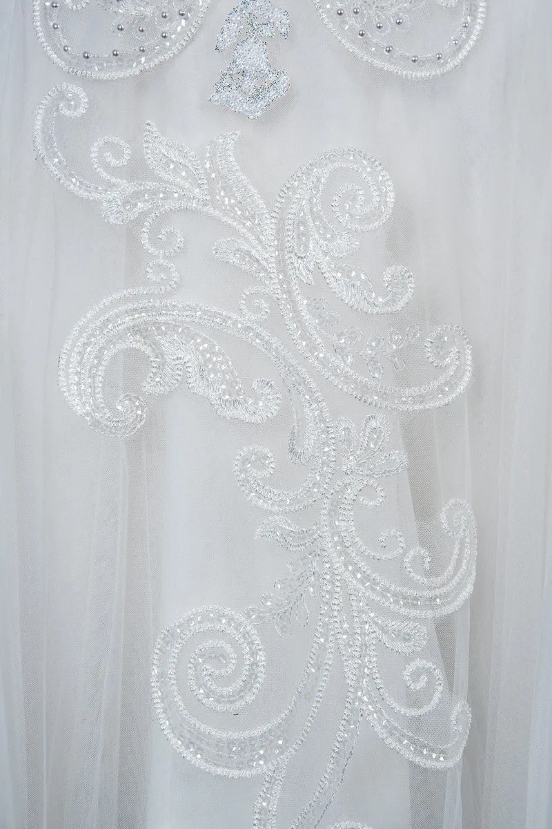 Robe de mariée trapèze à col en V avec volants, tulle et appliqués