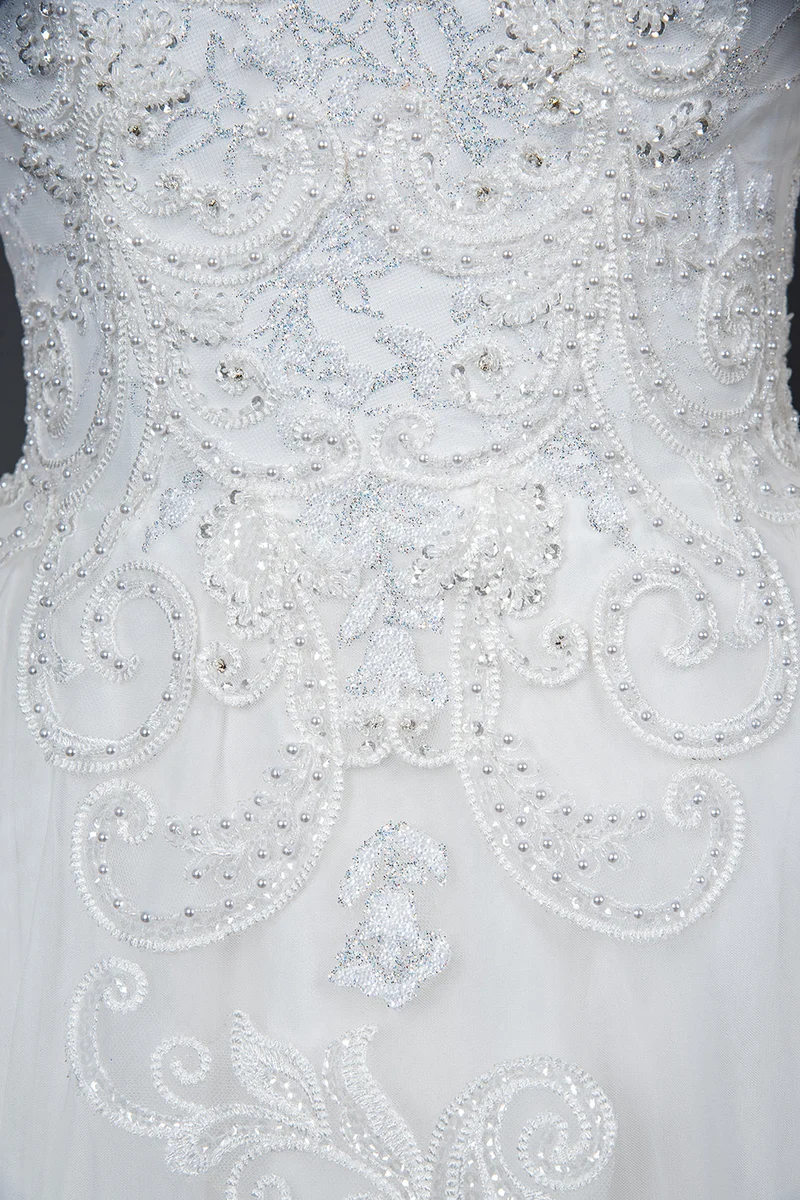 Robe de mariée trapèze à col en V avec volants, tulle et appliqués