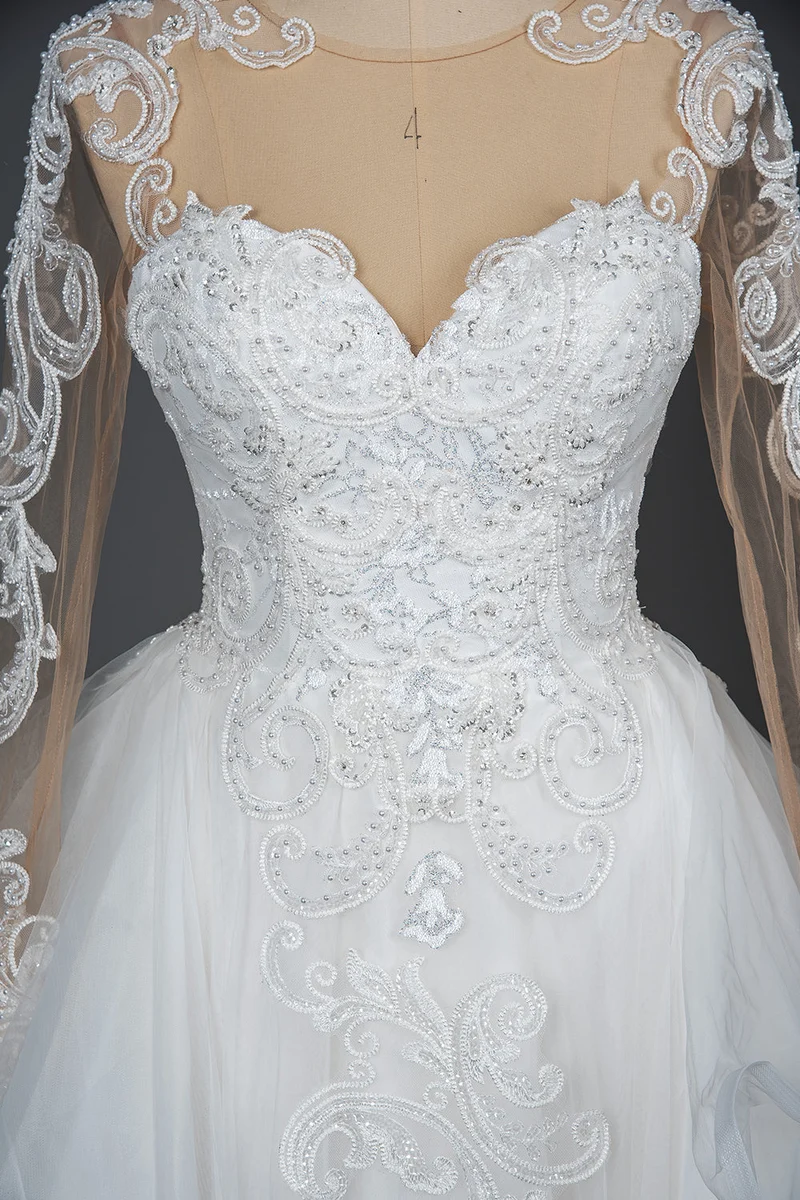 Robe de mariée trapèze à col en V avec volants, tulle et appliqués
