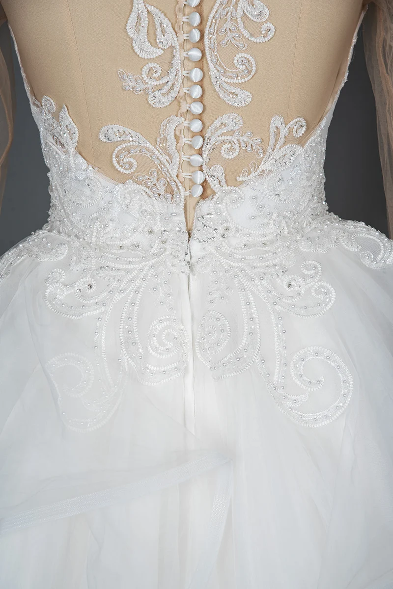 Robe de mariée trapèze à col en V avec volants, tulle et appliqués