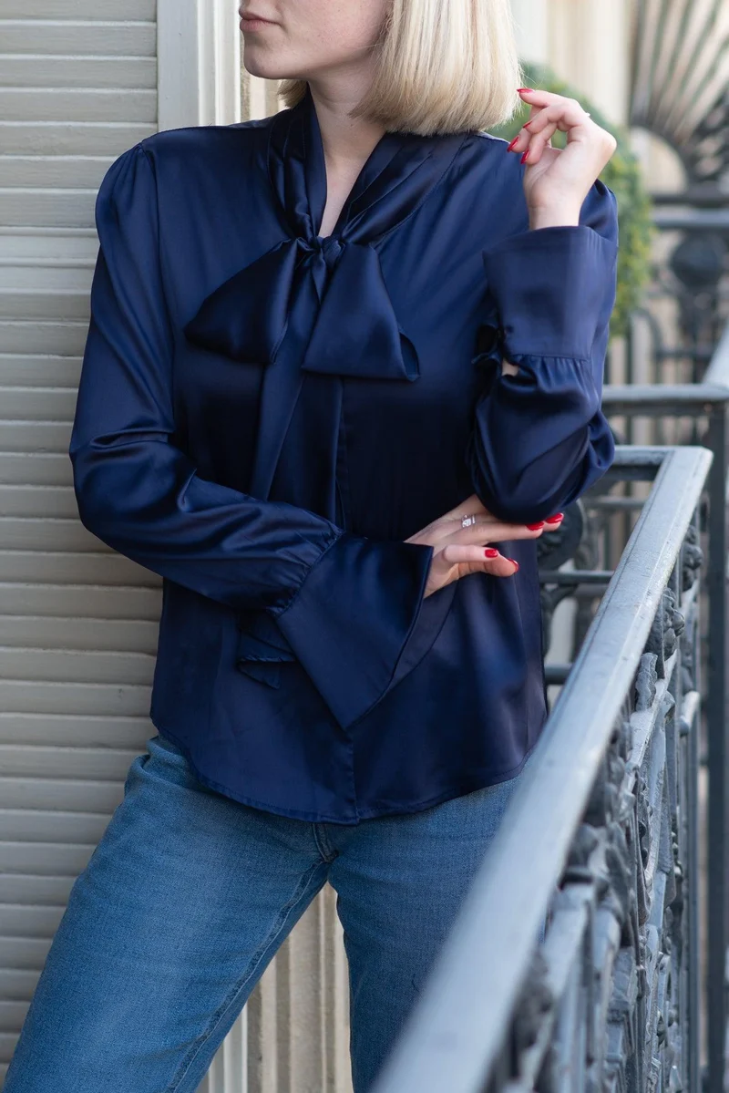 Chemisier satin de soie bleu marine
