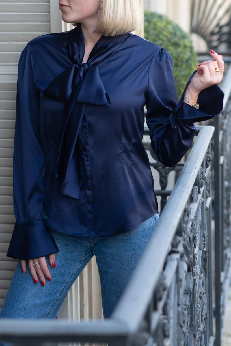 Chemisier satin de soie bleu marine
