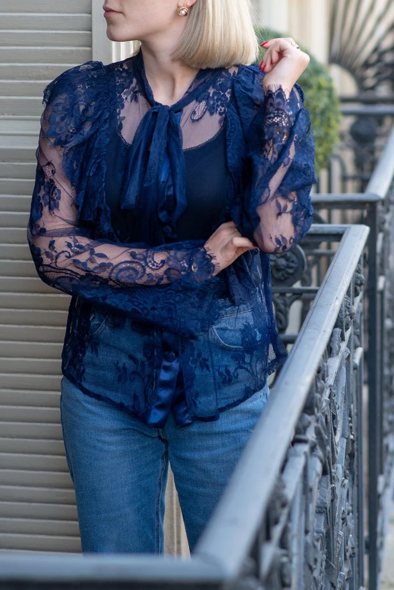 Chemisier dentelle bleue