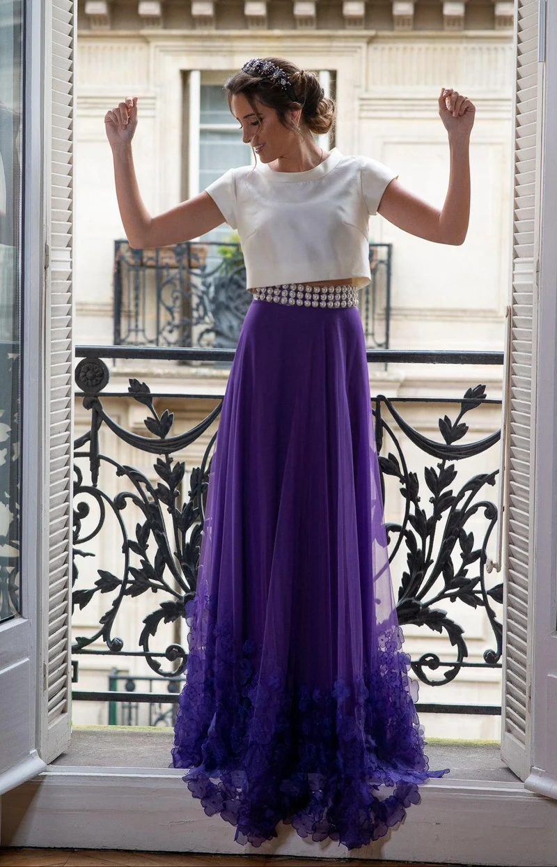 Jupe longue violette à ourlet brodé de fleurs